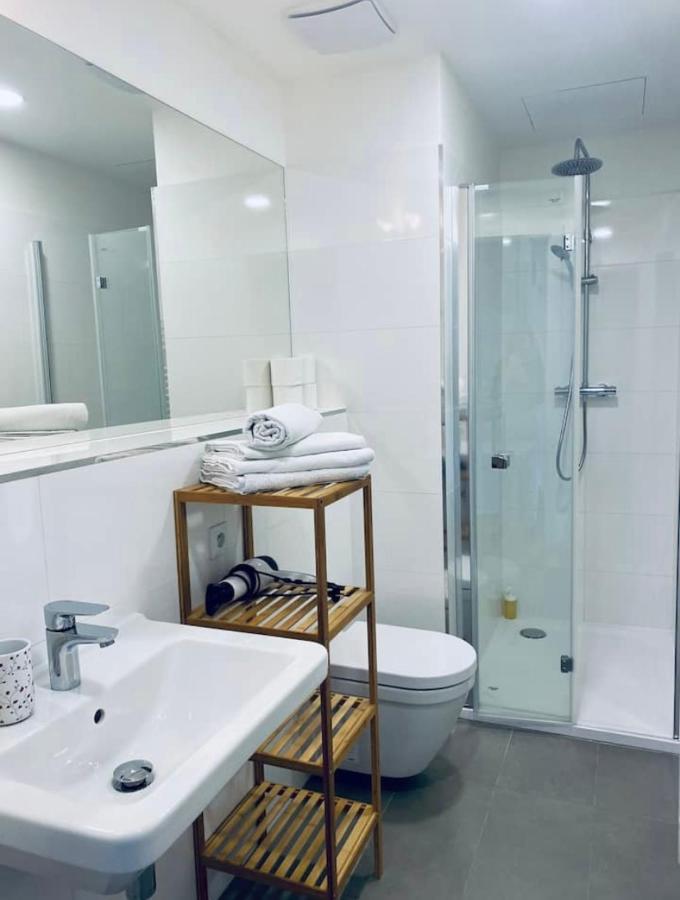 Apartment Cute With Gym, Rooftop Terraces And Laundry *